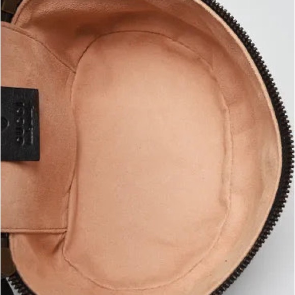 Gucci
Black Quilted Leather Marmont Mini Round Backpack Bag - Picture 6 of 10